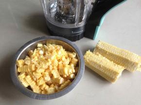切出玉米粒。
