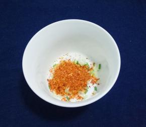 加入适量辣椒粉