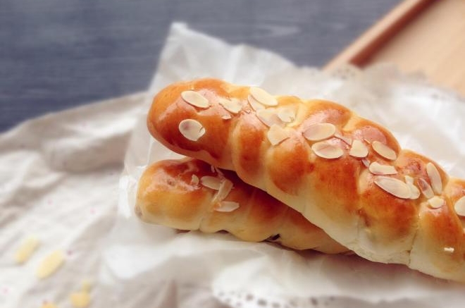 葡萄干辫子面包