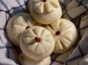 好吃又好看的豆沙包就做好了