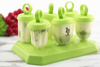 盖上雪糕盖，放冷冻直至冰硬就可以吃了。