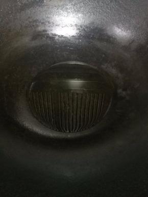 锅中倒入适量食用油