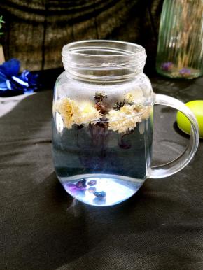 水温低于60℃冲泡立刻出现拉丝感并变成蓝色