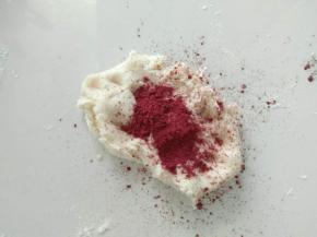 加入红曲米粉。