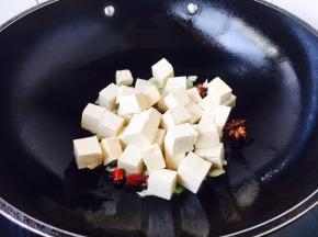 放入豆腐
