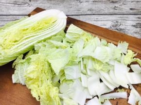 大白菜洗干净切成片