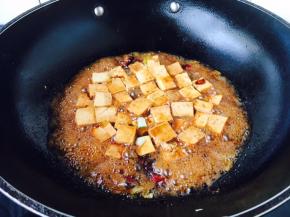 大火煮开，然后转中小火炖约5～6分钟。