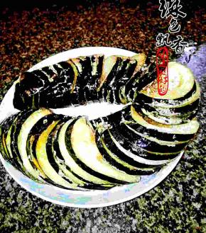 炸至金黄捞出，沥油