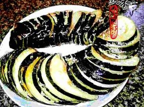 炸至金黄捞出，沥油