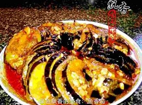 将茄子龙盛出，装盘，大火收汁，浓稠时将汤汁浇在菜上