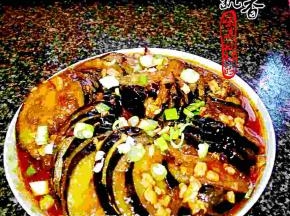 放少许葱花点缀，美味的茄子龙就做好了，赶紧品尝吧