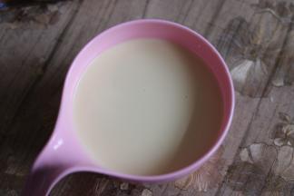 混合好的挞液。