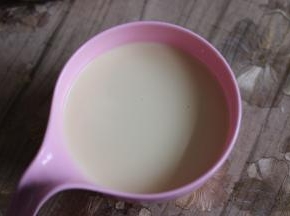 混合好的挞液。