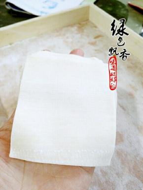 外边买的馄饨皮（也可以自己做，今天偷懒了）