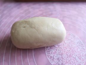 成团，保鲜膜覆盖醒发40分钟。