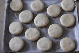 依次做好，放入烤盘。