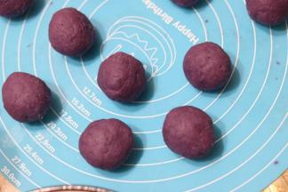 紫薯馅料30克一个，板栗馅45克一个。