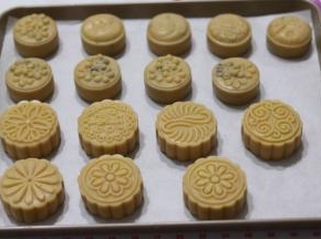 依次按压刻出。