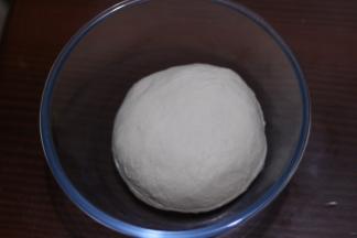 揉成光滑的面团，放入冰箱冷藏发酵（冷藏9小时，室温发酵1.5小时）。