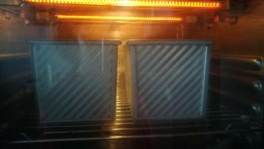 放入海尔嫩烤箱底层，上管145下管210度，烘烤40分钟。普通烤箱提前预热上下管180度八分钟，放入烤箱底层吐，烘烤42分钟左右出炉。