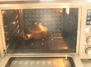 锅子放入烤箱，190度，烤40分钟。