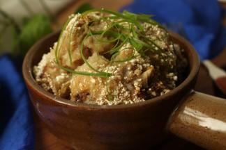 再加一碗汤，就够两个人吃了。