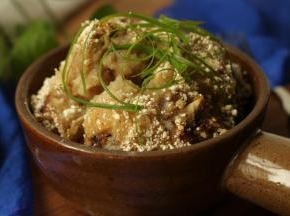 再加一碗汤，就够两个人吃了。