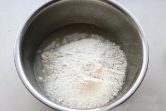 加入面粉。