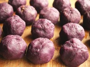 全部包好的紫薯蛋黄。