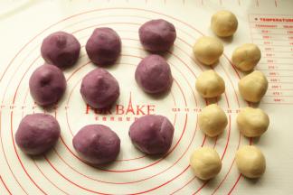 油酥油皮分别平均分成9个。