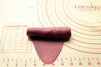 卷起来成细长的卷。