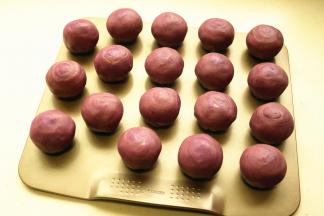 放入烤盘，均匀排列好。