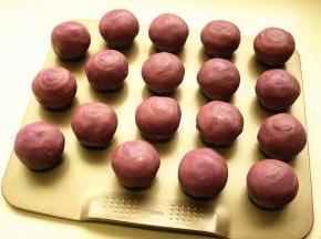 放入烤盘，均匀排列好。