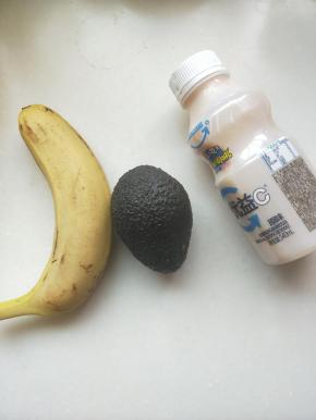 熟透的香蕉，熟透的牛油果