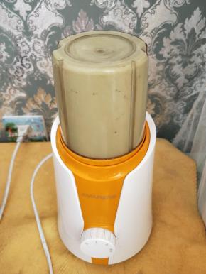 用料理机搅拌至细腻