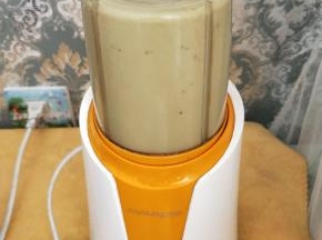 用料理机搅拌至细腻