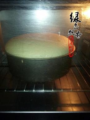 放入烤箱，上下火150度，烤40分钟