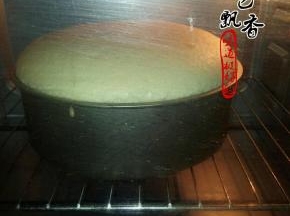 放入烤箱，上下火150度，烤40分钟