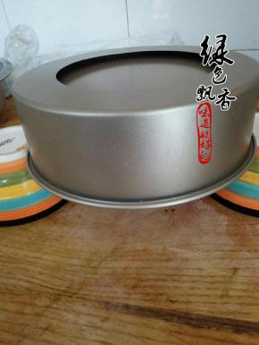 拿出来，震一下，再倒扣晾凉