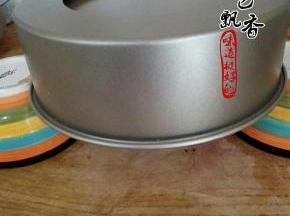 拿出来，震一下，再倒扣晾凉