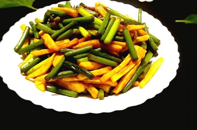 蒜薹炒土豆条