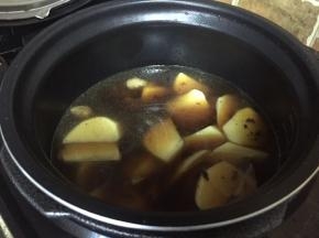 刚好没过土豆；