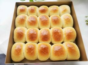 出炉后，刷蜂蜜水。