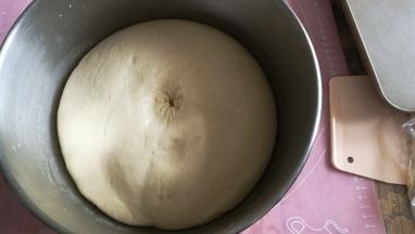 二次发酵两倍大，手指沾面粉戳孔不回缩不反弹即可。