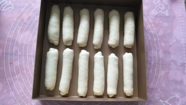 依次放入烤盘，进行发酵。