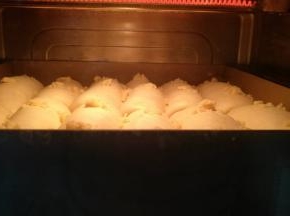 放入烤箱中下层，上下管180°，烘烤22分钟。