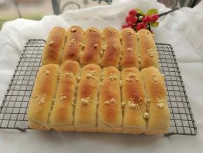 脱模，放至冷却架凉透。