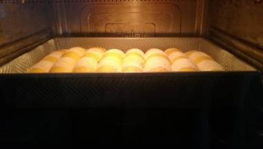 放入嫩烤箱中下层170度，烘烤25分钟。