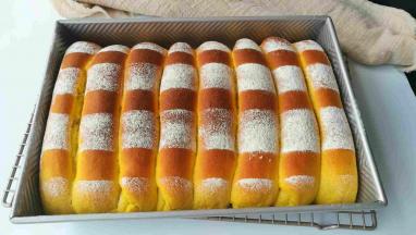 出炉，即可脱模，放至冷却架凉透。