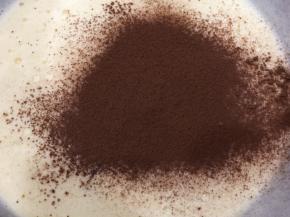 分一半出来面糊，筛入可可粉搅拌均匀，注意翻拌手法